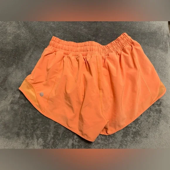 Lululemon Hotty Hot Low-Rise Lined Short 2.5” - Picture 2 of 5
